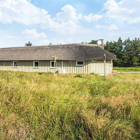 8 Person In Strand-by Traum *