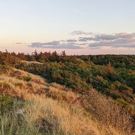 8 Person In Strand-by Traum