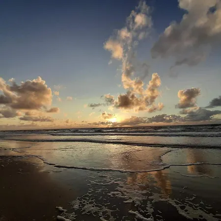 8 Person In Strand-by Traum *