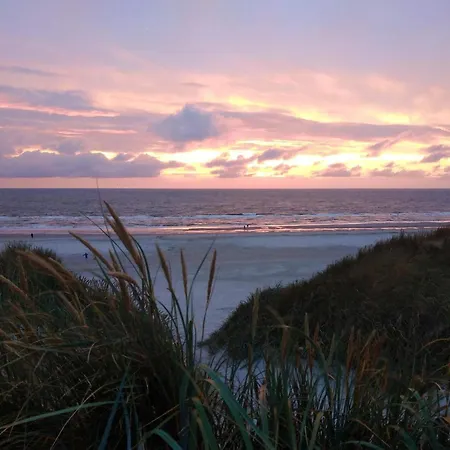 8 Person In Strand-by Traum *