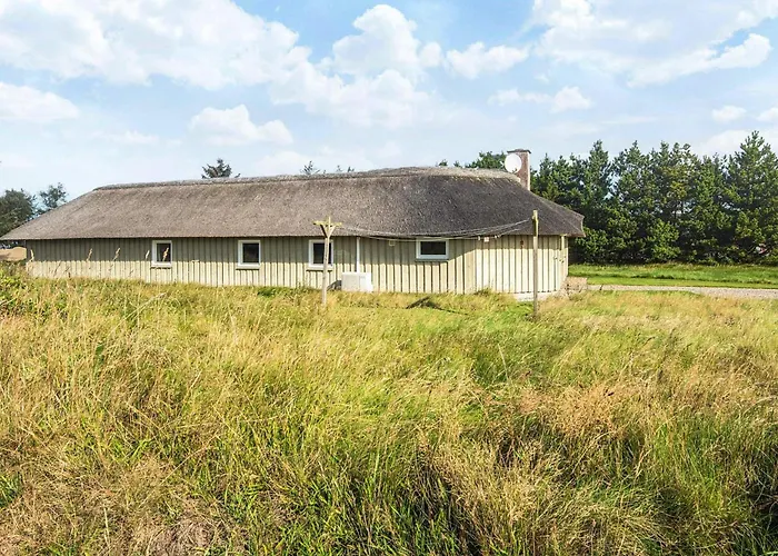 8 Person In Strand-by Traum *