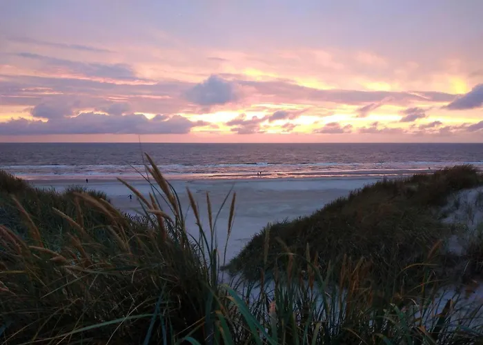 8 Person In Strand-by Traum *